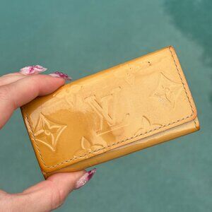 Louis Vuitton Beige Vernis 4 Ring Keycase Holder